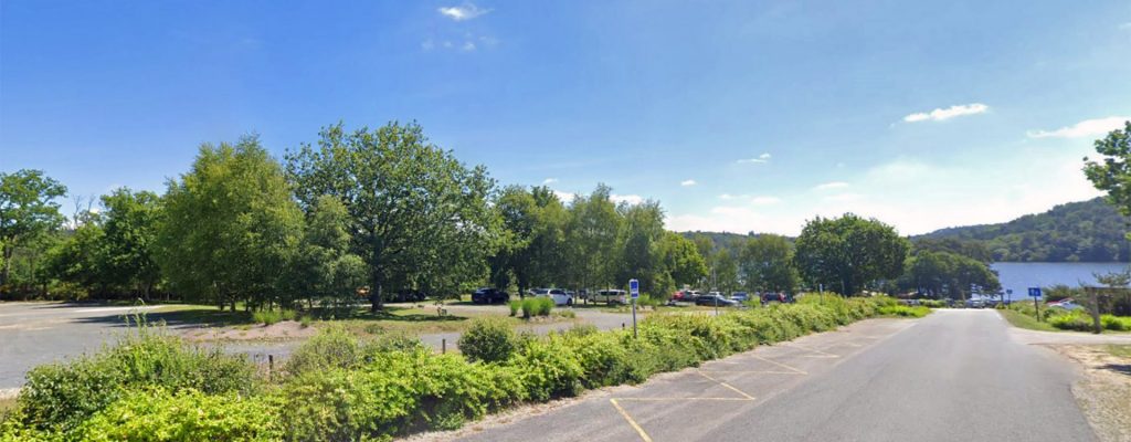 Parking près du lac de Guerlédan